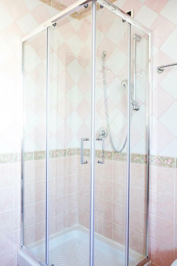 Villa Aurelia - Seafront Apartment With Terrace Quartu Sant'Elena Luaran gambar